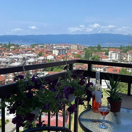 Stunning Lake And Mountain Views - Velkoski Apartments Ochryda Zewnętrze zdjęcie