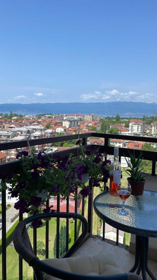 Stunning Lake And Mountain Views - Velkoski Apartments Ochryda Zewnętrze zdjęcie